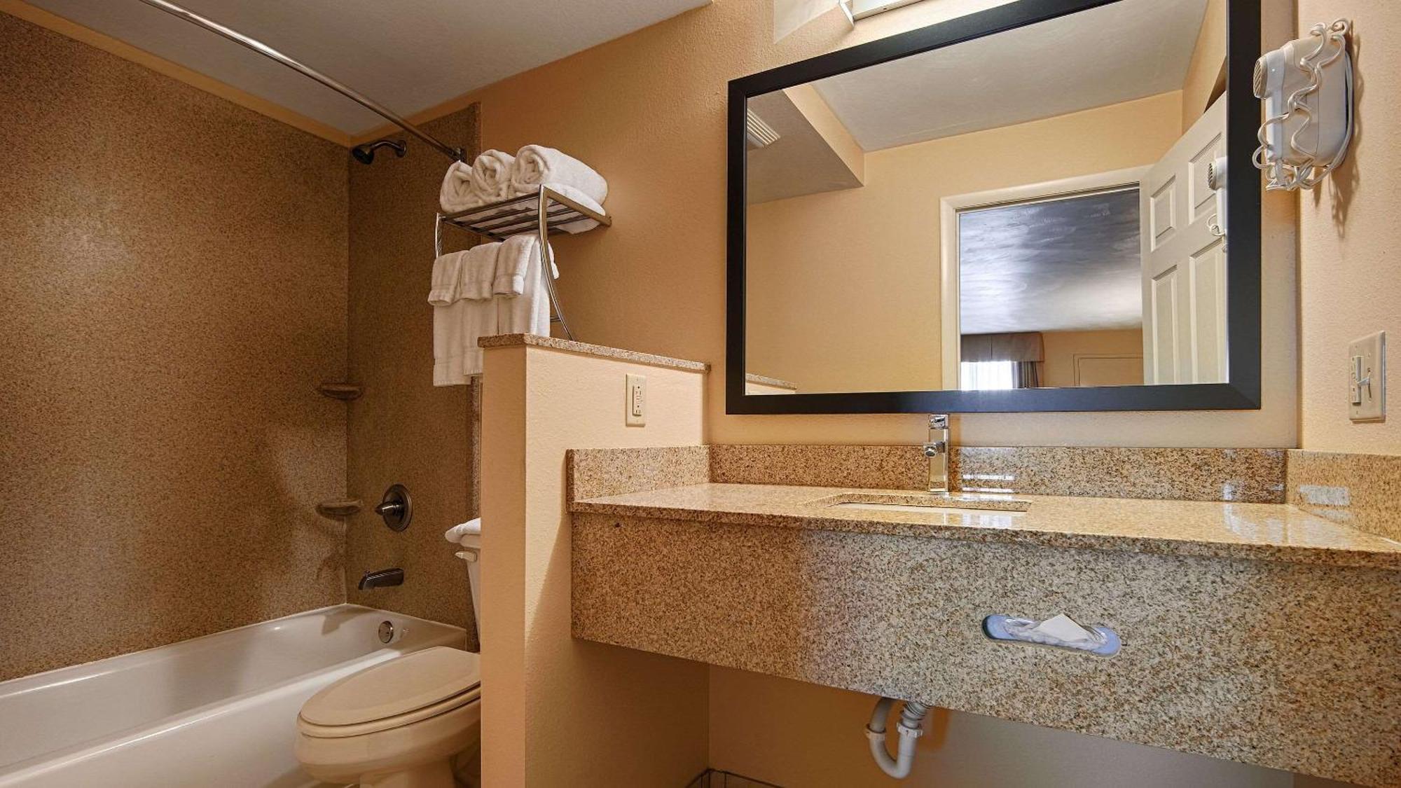Quality Inn & Suites Williamsport Exterior photo